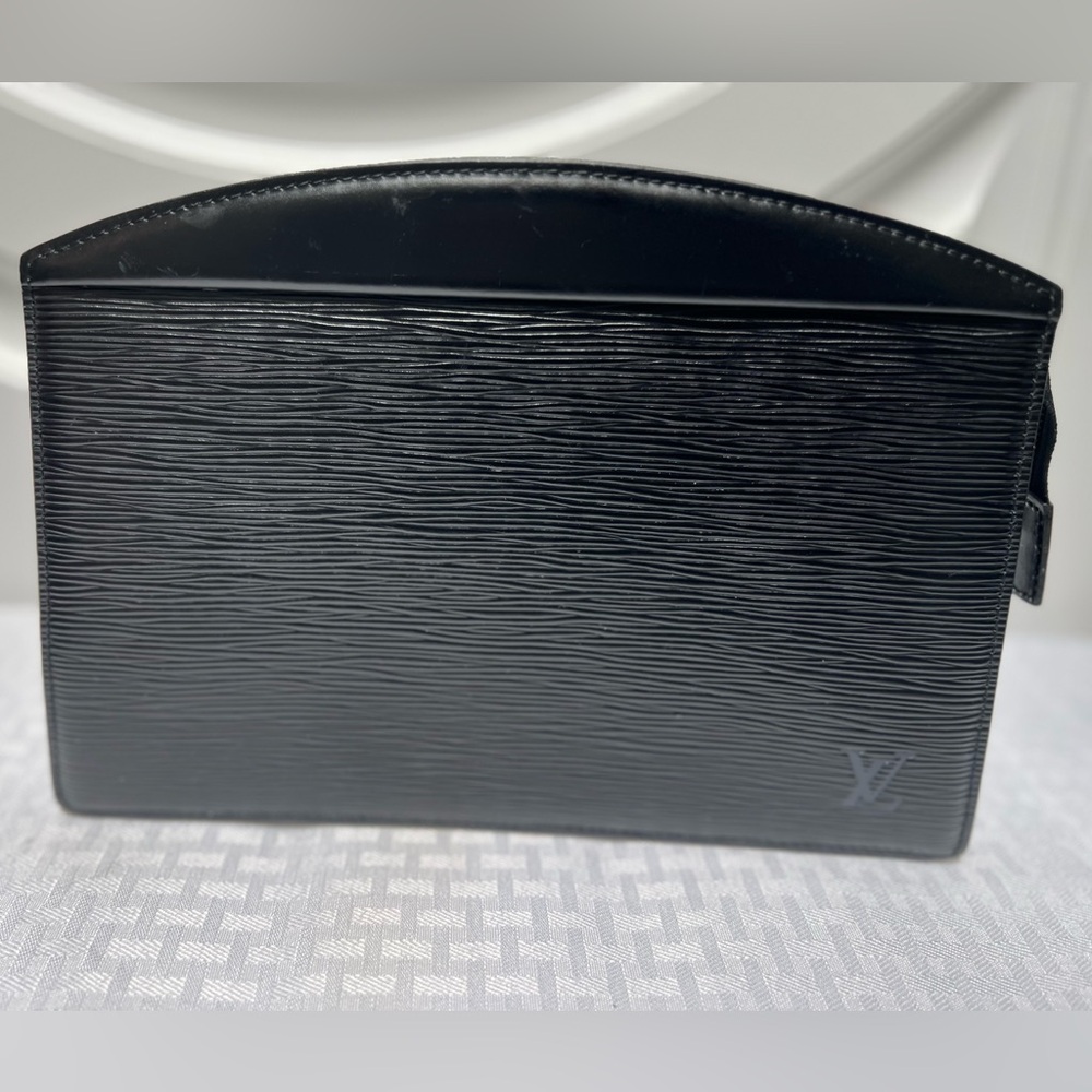 7027: Louis Vuitton Epi Pochette Homme Black Leather Clutch